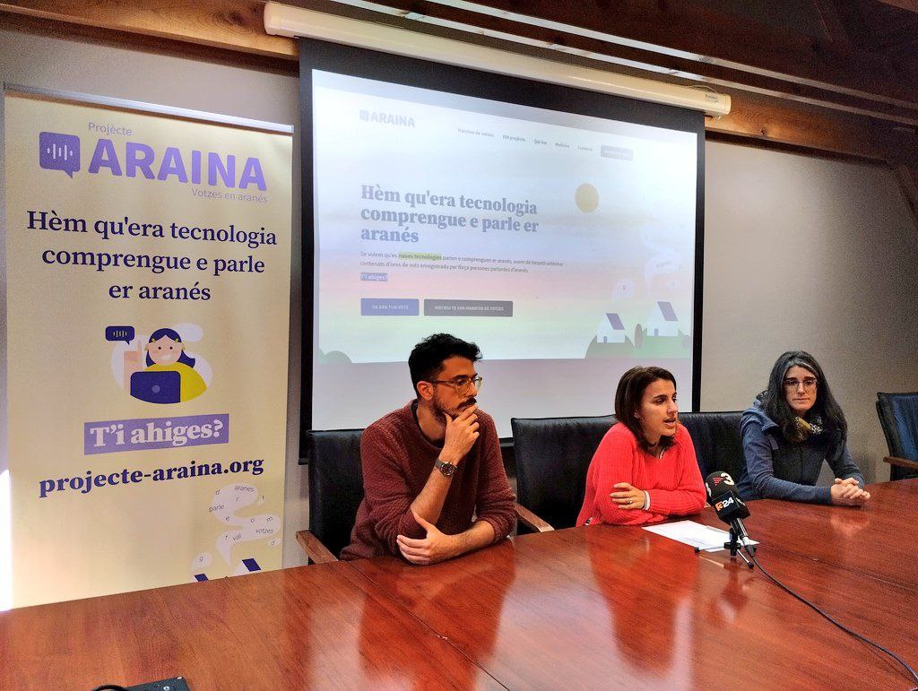 Alp Öktem, Helena Torres i Maria José Fernández explicant els objectius del Projecte Araina